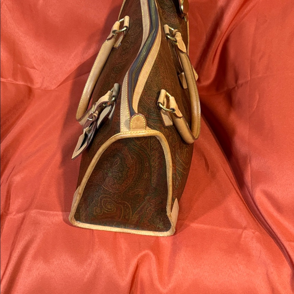 Elegant Etro Paisley Handbag with Tan Accents made in Italy - Picture 3 of 7